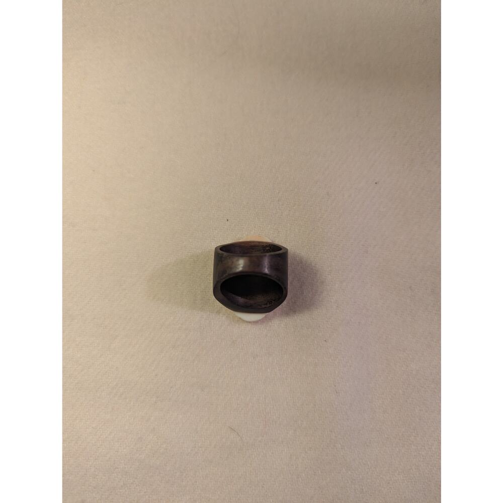 Vtg. Button Ring on Wood, size 9.5, one of a kind - Picture 5 of 5